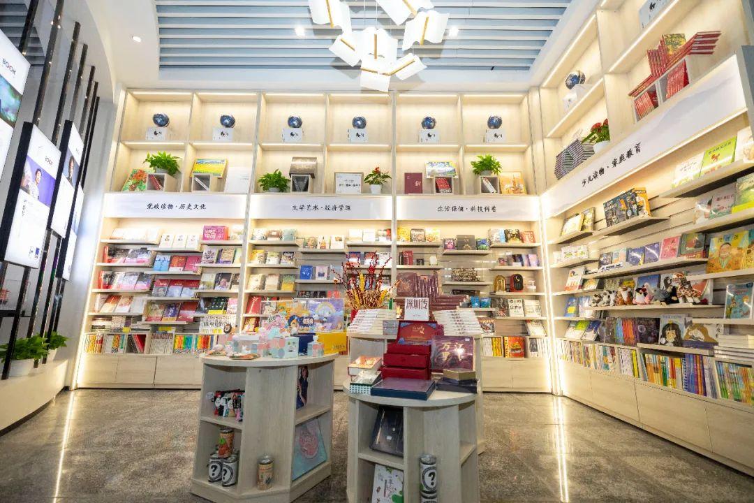 深圳地鐵增設(shè)書吧，市民出行閱讀兩不誤